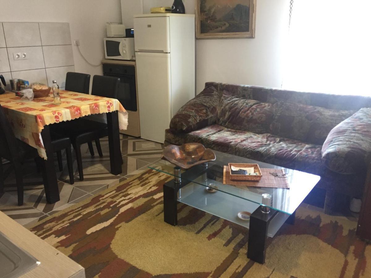Willa Casa Rustica Cu Terasa Mediaş Zewnętrze zdjęcie